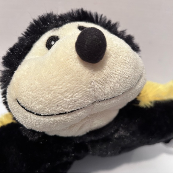 Pillow Chums bumble bee 🐝13” x 13” - Picture 5 of 5